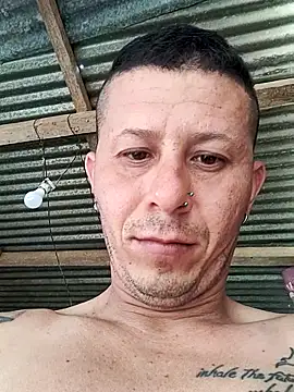 Snapshot of Somospareja1987 chatting on 10/22/25, 01:11 Somospareja1987 online show from 10/22/25, 01:11