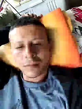 Snapshot of Somospareja1987 chatting on 10/23/25, 05:33 Somospareja1987 online show from 10/23/25, 05:33