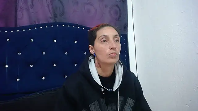 Snapshot of anyu1306 chatting on 12/17/24, 05:36 anyu1306 online show from 12/17/24, 05:36