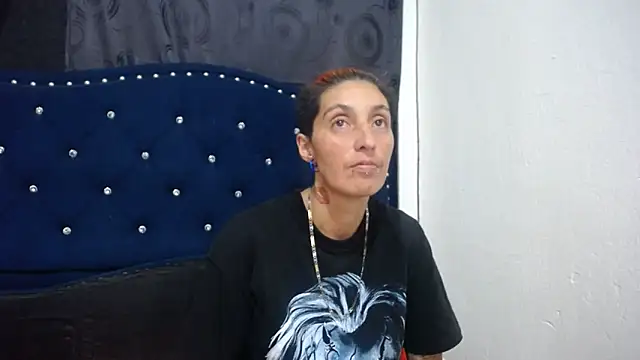 Snapshot of anyu1306 chatting on 12/18/24, 02:32 anyu1306 online show from 12/18/24, 02:32