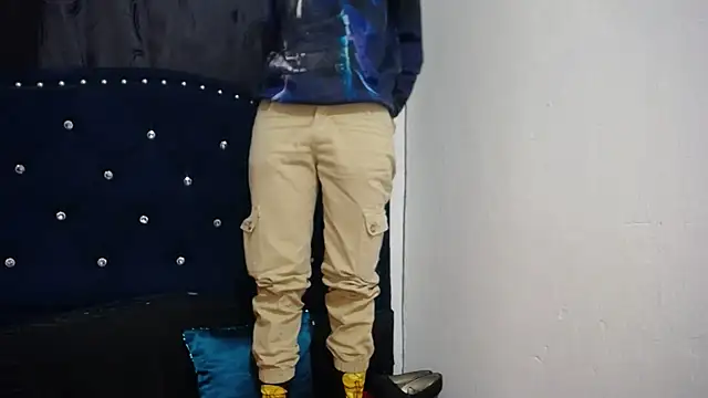 Snapshot of anyu1306 chatting on 03/21/25, 01:24 anyu1306 online show from 03/21/25, 01:24