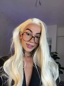 Snapshot of Miss_sagitario chatting on 04/22/26, 12:28 Miss sagitario online show from 04/22/26, 12:28