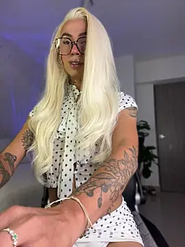 Miss sagitario online show from 05/17/26, 12:01