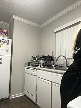 Snapshot of creamdreammmm chatting on 11/12/25, 02:56 creamdreammmm online show from 11/12/25, 02:56