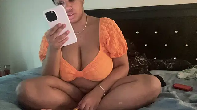 Snapshot of creamdreammmm chatting on 11/26/25, 09:38 creamdreammmm online show from 11/26/25, 09:38