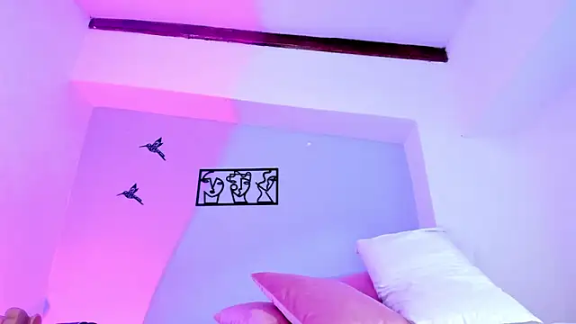 Snapshot of Laura_Torres18 chatting on 02/15/25, 12:26 Laura Torres18 online show from 02/15/25, 12:26