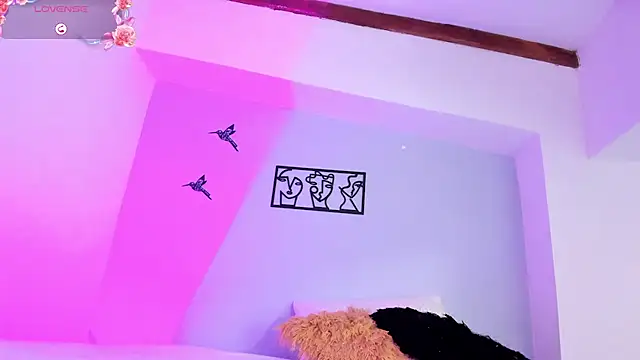 Snapshot of Laura_Torres18 chatting on 09/29/25, 11:31 Laura Torres18 online show from 09/29/25, 11:31