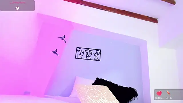 Snapshot of Laura_Torres18 chatting on 11/18/25, 09:52 Laura Torres18 online show from 11/18/25, 09:52