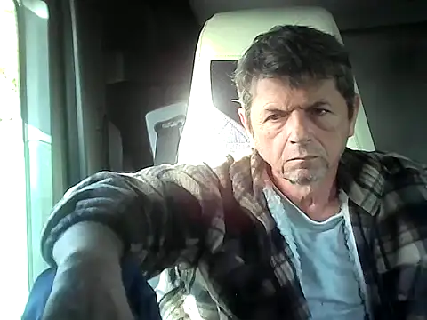 Snapshot of czarek888 chatting on 10/25/25, 01:29 czarek888 online show from 10/25/25, 01:29