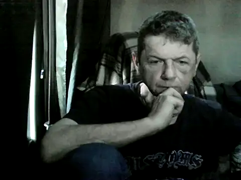 Snapshot of czarek888 chatting on 03/21/26, 05:16 czarek888 online show from 03/21/26, 05:16