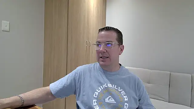 Snapshot of BrettJ81 chatting on 12/10/24, 01:44 BrettJ81 online show from 12/10/24, 01:44