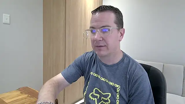 Snapshot of BrettJ81 chatting on 12/12/24, 02:11 BrettJ81 online show from 12/12/24, 02:11