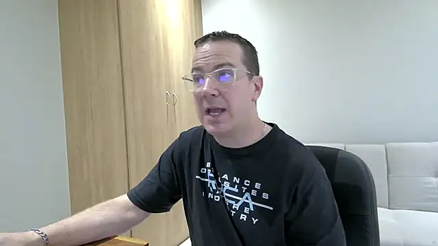 Snapshot of BrettJ81 chatting on 01/06/25, 02:58 BrettJ81 online show from 01/06/25, 02:58