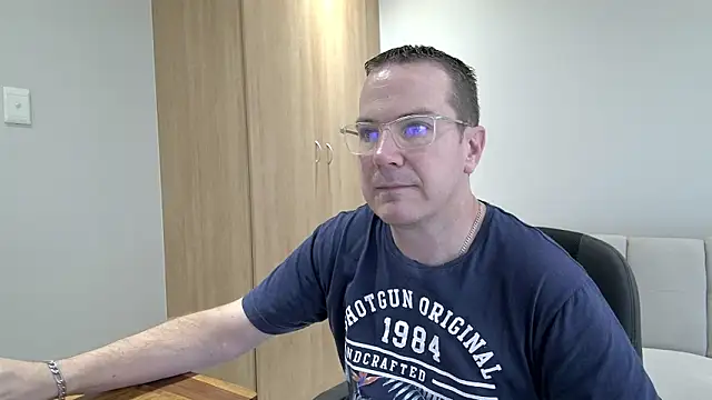 Snapshot of BrettJ81 chatting on 01/19/25, 01:12 BrettJ81 online show from 01/19/25, 01:12