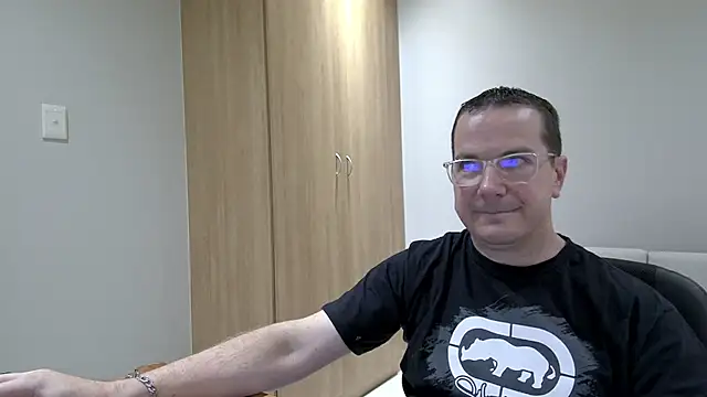 Snapshot of BrettJ81 chatting on 03/04/25, 03:04 BrettJ81 online show from 03/04/25, 03:04