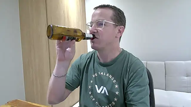 Snapshot of BrettJ81 chatting on 03/10/25, 03:41 BrettJ81 online show from 03/10/25, 03:41