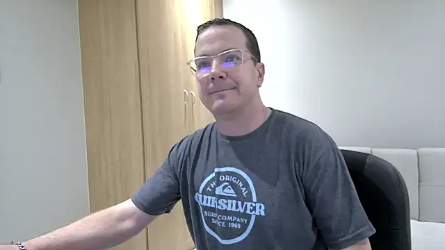 Snapshot of BrettJ81 chatting on 03/12/25, 03:51 BrettJ81 online show from 03/12/25, 03:51