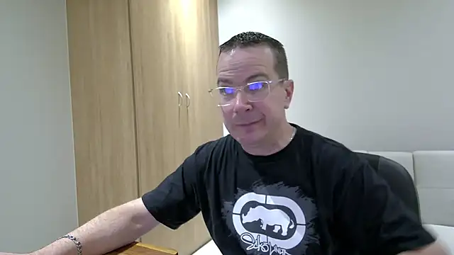 Snapshot of BrettJ81 chatting on 03/13/25, 05:18 BrettJ81 online show from 03/13/25, 05:18