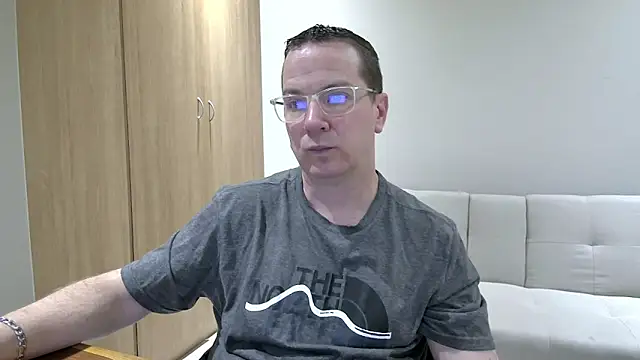 Snapshot of BrettJ81 chatting on 09/09/25, 04:28 BrettJ81 online show from 09/09/25, 04:28