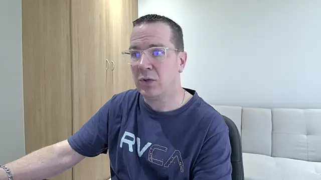 Snapshot of BrettJ81 chatting on 09/15/25, 02:28 BrettJ81 online show from 09/15/25, 02:28