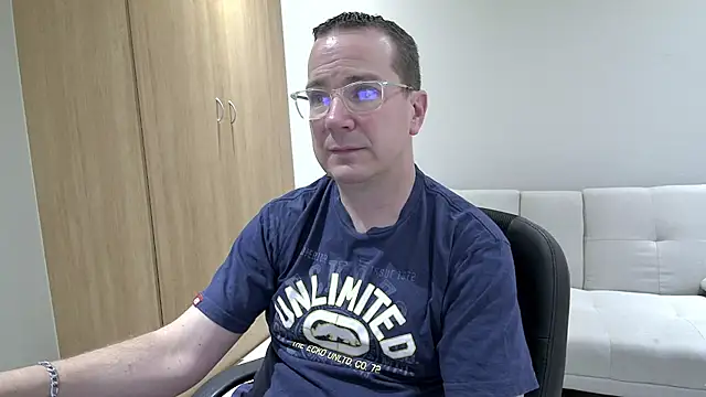 Snapshot of BrettJ81 chatting on 09/23/25, 03:26 BrettJ81 online show from 09/23/25, 03:26