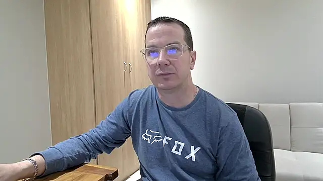 Snapshot of BrettJ81 chatting on 09/25/25, 03:49 BrettJ81 online show from 09/25/25, 03:49