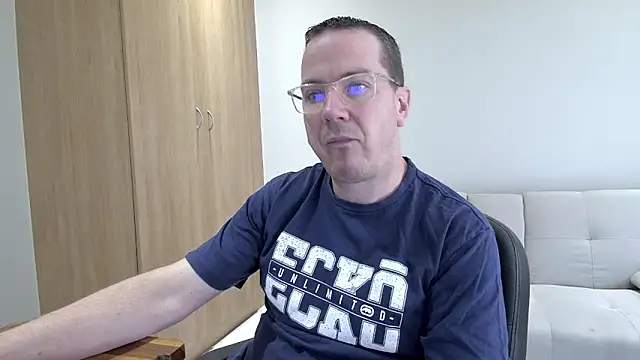 Snapshot of BrettJ81 chatting on 09/26/25, 01:04 BrettJ81 online show from 09/26/25, 01:04