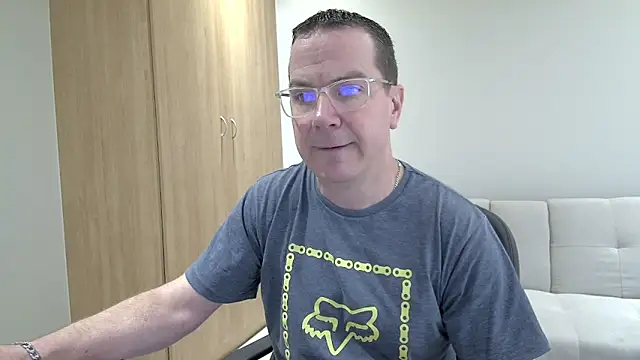 Snapshot of BrettJ81 chatting on 09/27/25, 11:26 BrettJ81 online show from 09/27/25, 11:26