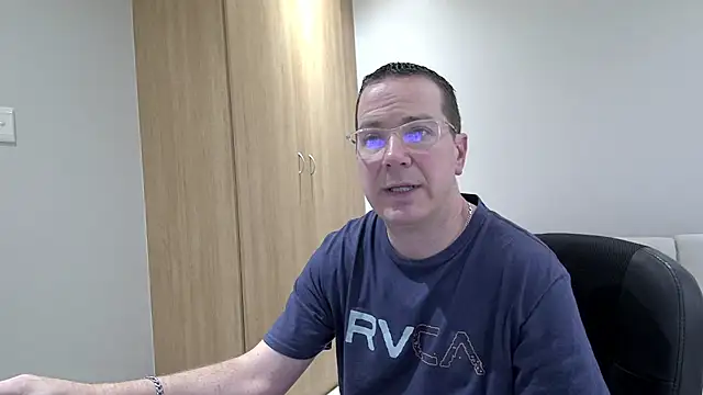 Snapshot of BrettJ81 chatting on 09/28/25, 01:16 BrettJ81 online show from 09/28/25, 01:16