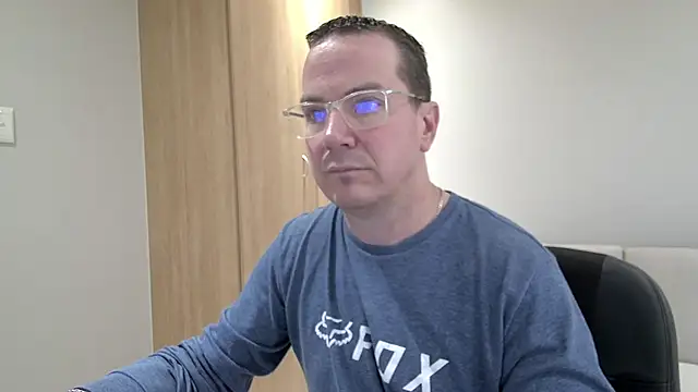 Snapshot of BrettJ81 chatting on 09/29/25, 02:44 BrettJ81 online show from 09/29/25, 02:44