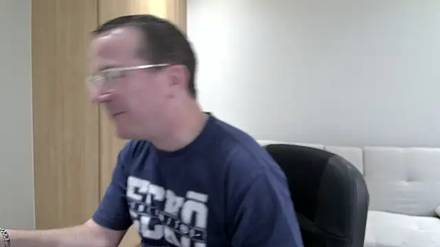 Snapshot of BrettJ81 chatting on 10/05/25, 02:04 BrettJ81 online show from 10/05/25, 02:04