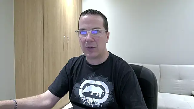 Snapshot of BrettJ81 chatting on 10/06/25, 04:15 BrettJ81 online show from 10/06/25, 04:15