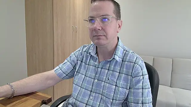 Snapshot of BrettJ81 chatting on 10/11/25, 09:41 BrettJ81 online show from 10/11/25, 09:41