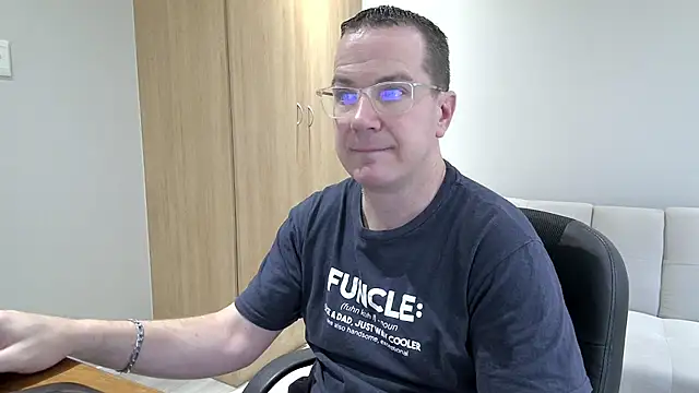 Snapshot of BrettJ81 chatting on 10/15/25, 02:39 BrettJ81 online show from 10/15/25, 02:39