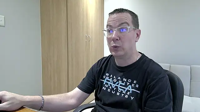 Snapshot of BrettJ81 chatting on 10/16/25, 03:46 BrettJ81 online show from 10/16/25, 03:46