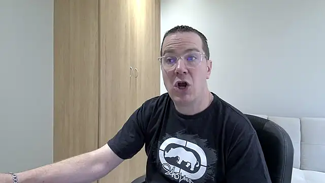 Snapshot of BrettJ81 chatting on 10/18/25, 10:27 BrettJ81 online show from 10/18/25, 10:27