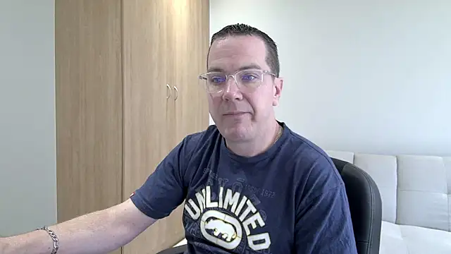 Snapshot of BrettJ81 chatting on 10/19/25, 11:22 BrettJ81 online show from 10/19/25, 11:22