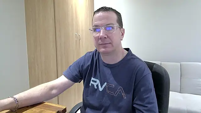 Snapshot of BrettJ81 chatting on 10/21/25, 03:57 BrettJ81 online show from 10/21/25, 03:57