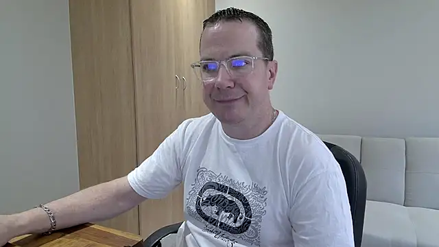 Snapshot of BrettJ81 chatting on 10/26/25, 01:50 BrettJ81 online show from 10/26/25, 01:50