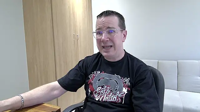 Snapshot of BrettJ81 chatting on 10/28/25, 03:14 BrettJ81 online show from 10/28/25, 03:14