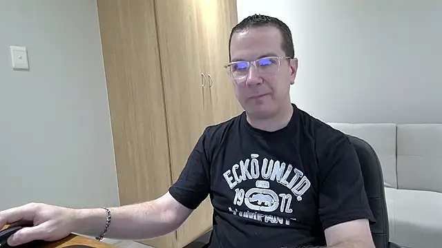 Snapshot of BrettJ81 chatting on 10/30/25, 02:51 BrettJ81 online show from 10/30/25, 02:51