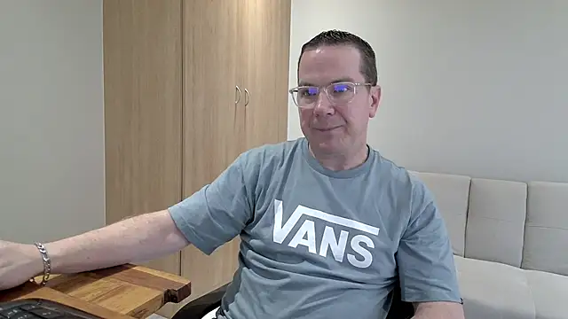 BrettJ81 online show from 11/02/25, 01:46