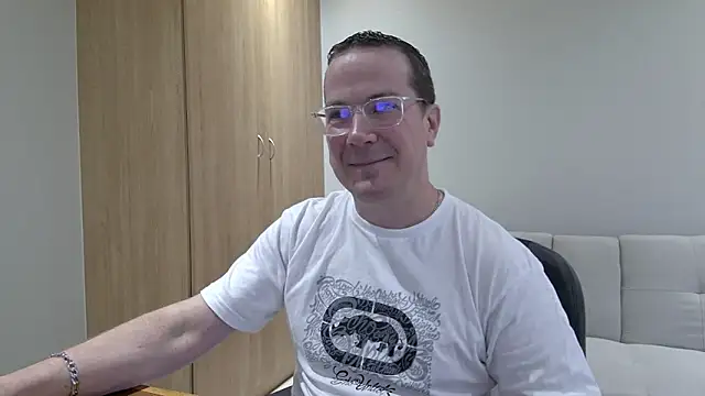 BrettJ81 online show from 11/10/25, 02:16