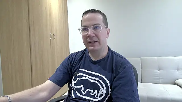 BrettJ81 online show from 11/18/25, 02:32