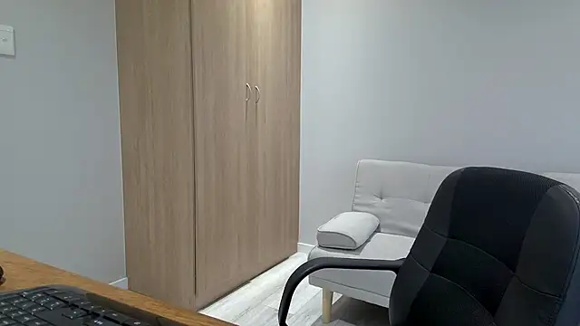 BrettJ81 online show from 11/23/25, 01:11