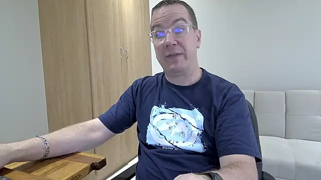 BrettJ81 online show from 12/16/25, 12:32