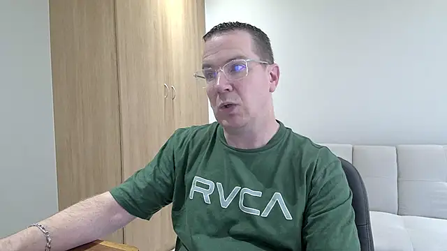 BrettJ81 online show from 12/21/25, 12:12