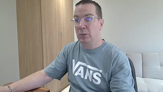 BrettJ81 online show from 12/22/25, 07:49