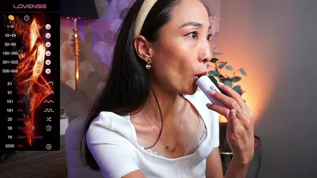 Snapshot of 1reisatumi_ chatting on 10/23/25, 01:32 1reisatumi online show from 10/23/25, 01:32