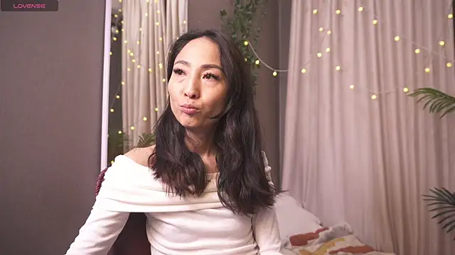 Snapshot of 1reisatumi_ chatting on 12/16/25, 09:09 1reisatumi online show from 12/16/25, 09:09